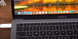 How to Connect a MacBook Air to a Monitor